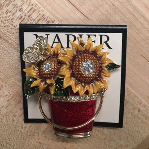 Napier flowerpot brooch